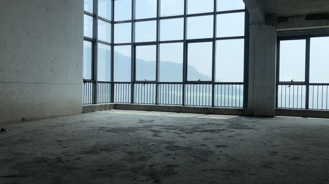 4号楼
使用面积：约850平米
产证：一本证
价格：约7000万
楼层：46楼?47楼?48楼?平台
户型：三层复式?顶楼平台?泳池
装修：豪华全屋智能交楼 