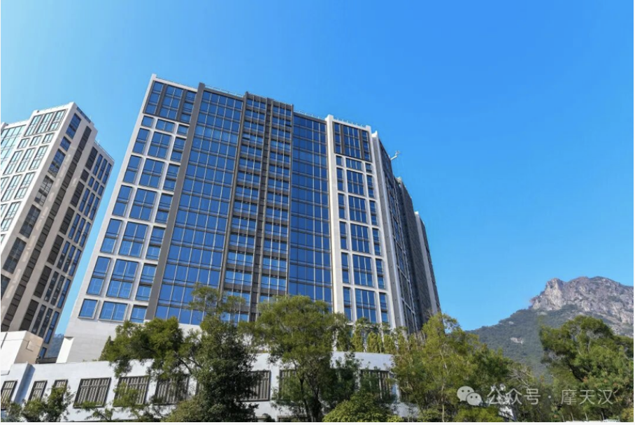 2300呎，总价15755万港币起